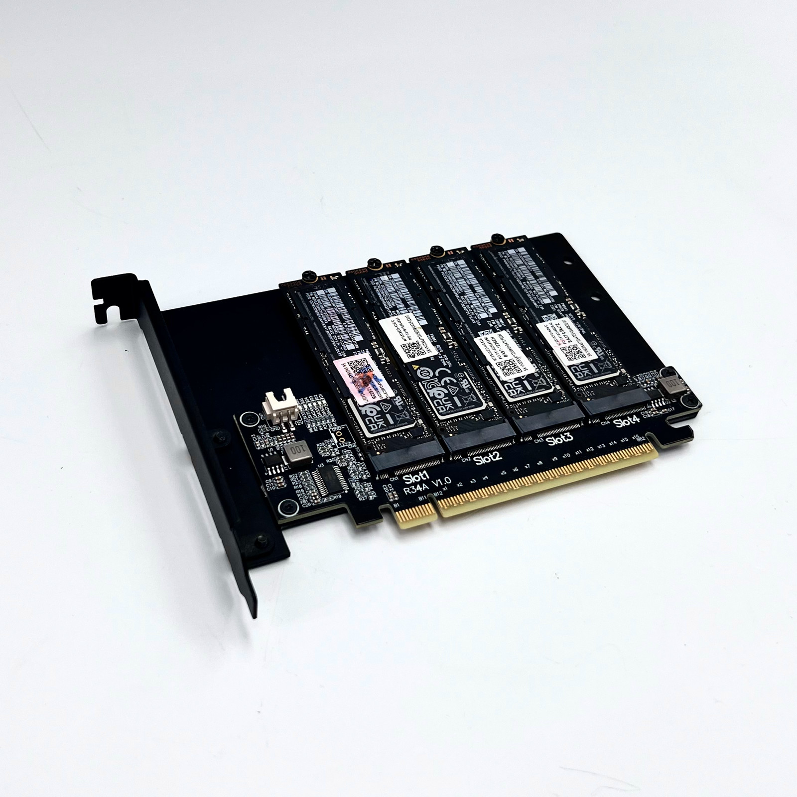 R34A PCIe 5.0 x16 to 4-Port M. - đánh giá và giá Quad M.2 Nvme Pcie Bifurcation Card